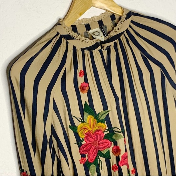 Akemi + Kin by Anthropologie Manuela Stripe Floral Long Sleeve Blouse Size XS - Picture 5 of 8